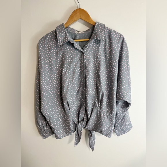 Easel button tie front top polka dot light blue size large - Picture 1 of 11